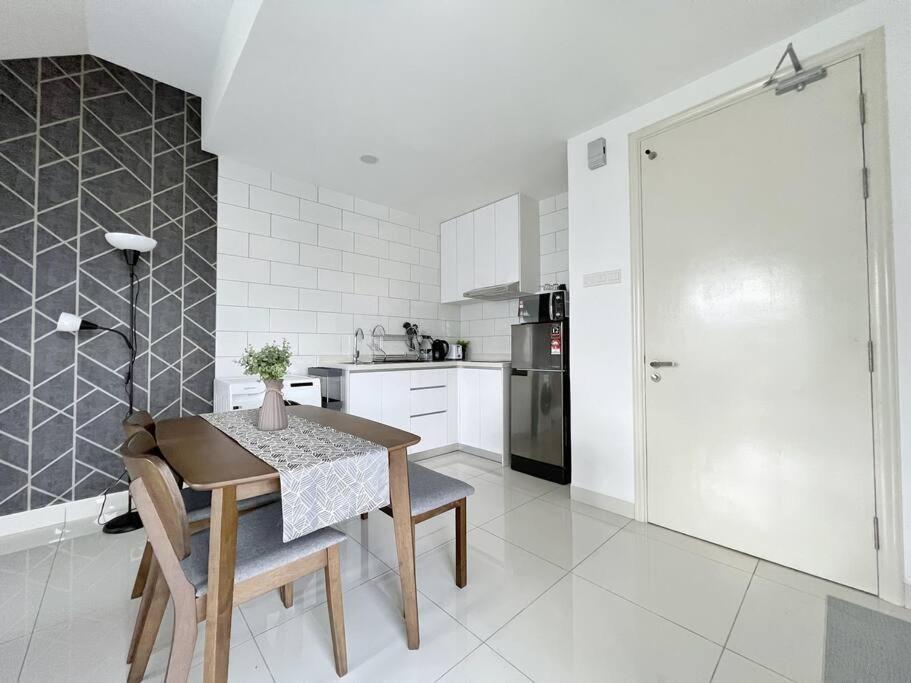 Arte Mont Kiara Bright & Airy 2br *