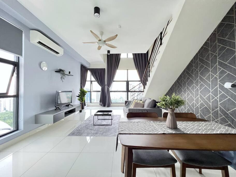 Pangsapuri Arte Mont Kiara Bright & Airy 2br